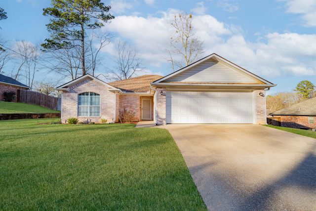 1705 E Leach St, Kilgore, TX 75662