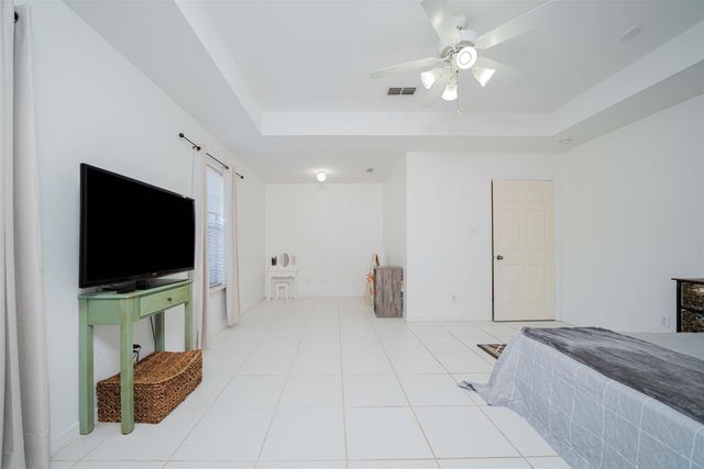 1705 E Leach St, Kilgore, TX 75662