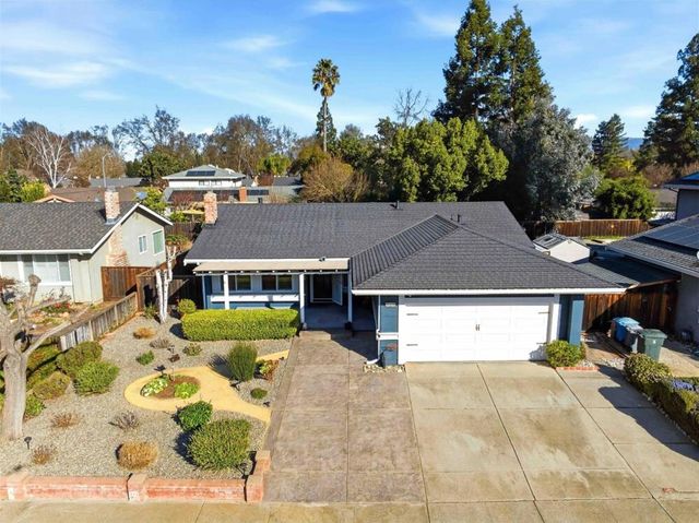 925 Blake Court, Gilroy, CA 95020