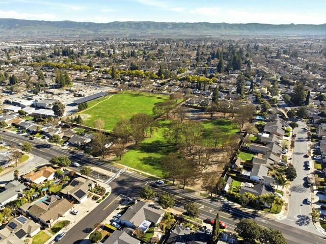 925 Blake Court, Gilroy, CA 95020