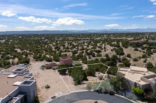 38 Camino de Vecinos, Santa Fe, NM 87507