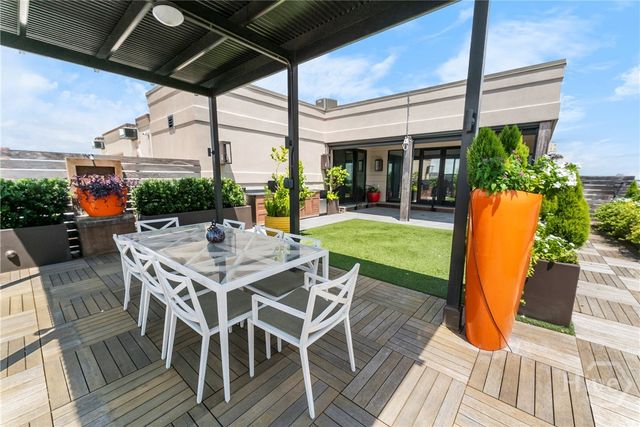 300 Bull Street 704, Savannah, GA 31401