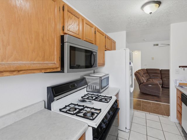 342 Sunset Farm Place SW, Albuquerque, NM 87105