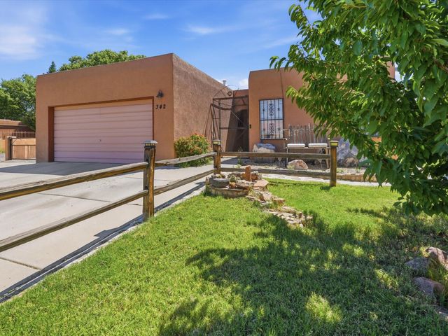 342 Sunset Farm Place SW, Albuquerque, NM 87105