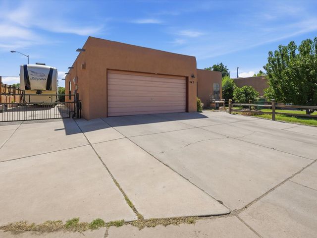 342 Sunset Farm Place SW, Albuquerque, NM 87105