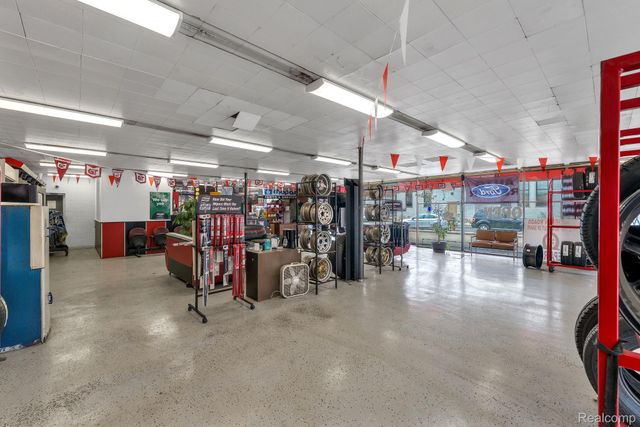 13145 Woodward Avenue, Highland Park, MI 48203