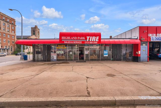 13145 Woodward Avenue, Highland Park, MI 48203