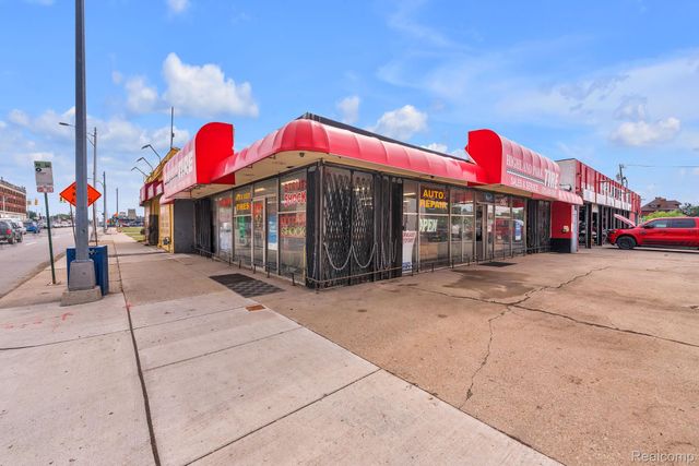 13145 Woodward Avenue, Highland Park, MI 48203