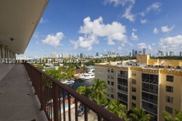 2903 N Miami Beach Blvd 806, North Miami Beach, FL 33160