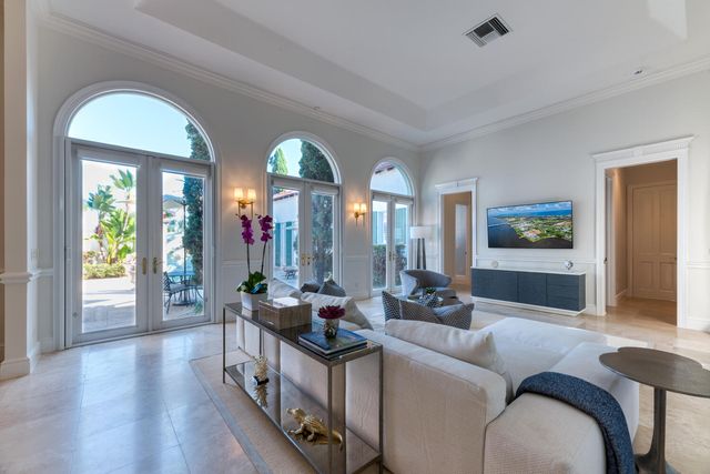 2258 E Ibis Isle Rd Road E, Palm Beach, FL 33480