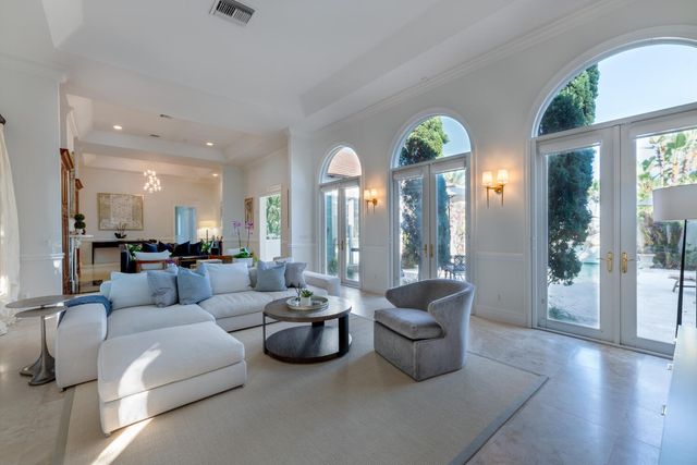 2258 E Ibis Isle Rd Road E, Palm Beach, FL 33480