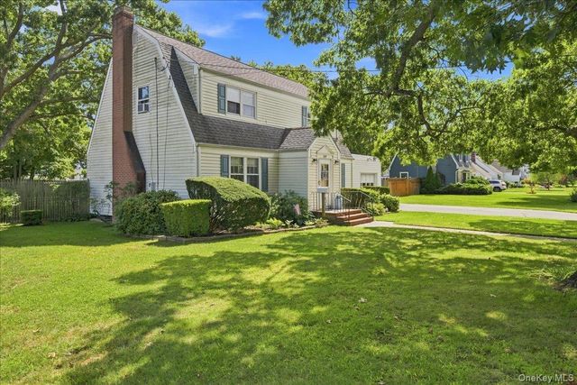 297 Maple Avenue, Patchogue, NY 11772
