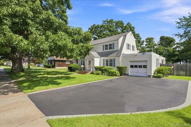 297 Maple Avenue, Patchogue, NY 11772