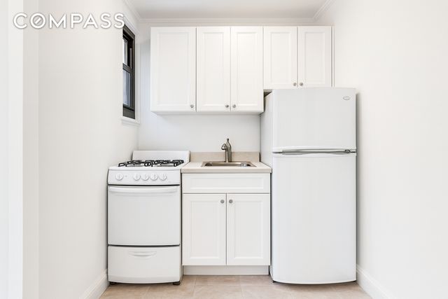 215 E 89th St Apt 2B, New York City, NY 10128