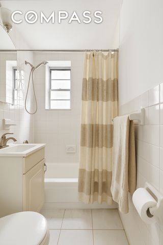 215 E 89th St Apt 2B, New York City, NY 10128