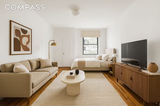 215 E 89th St Apt 2B, New York City, NY 10128