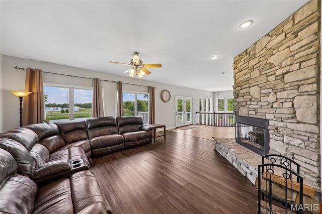 98 Lincoln Lane, Winfield, MO 63389