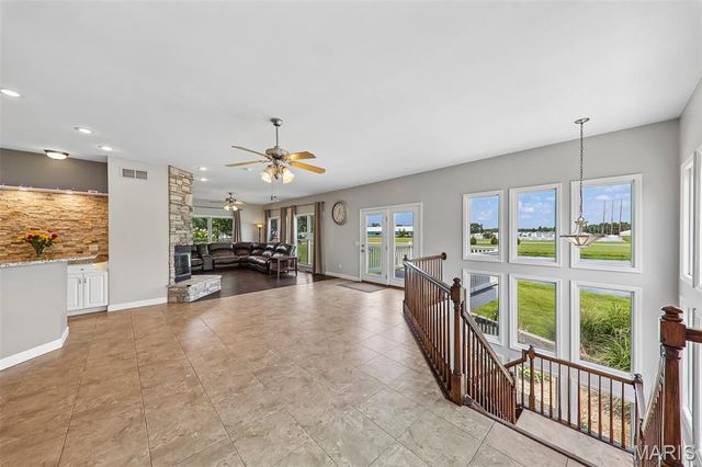 98 Lincoln Lane, Winfield, MO 63389