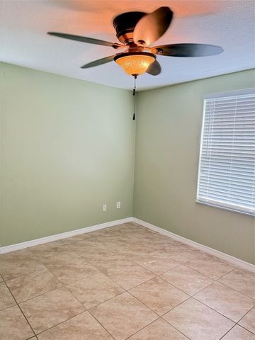 1934 Westminster Circle 9-5, Vero Beach, FL 32966
