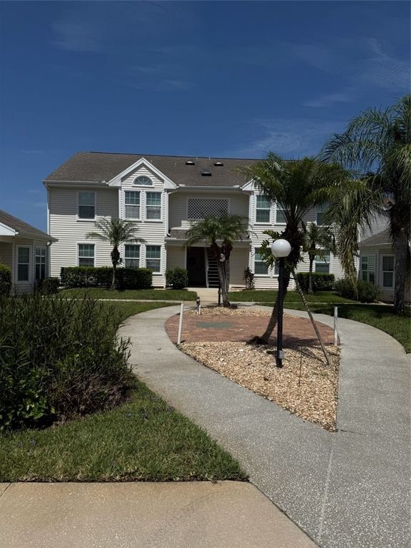 1934 Westminster Circle 9-5, Vero Beach, FL 32966
