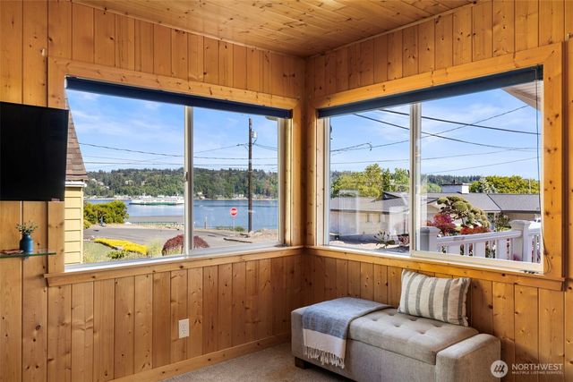 2708 E 10th Street, Bremerton, WA 98310