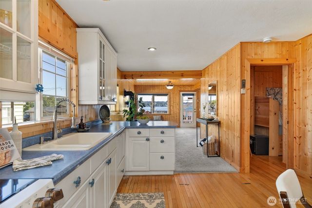 2708 E 10th Street, Bremerton, WA 98310