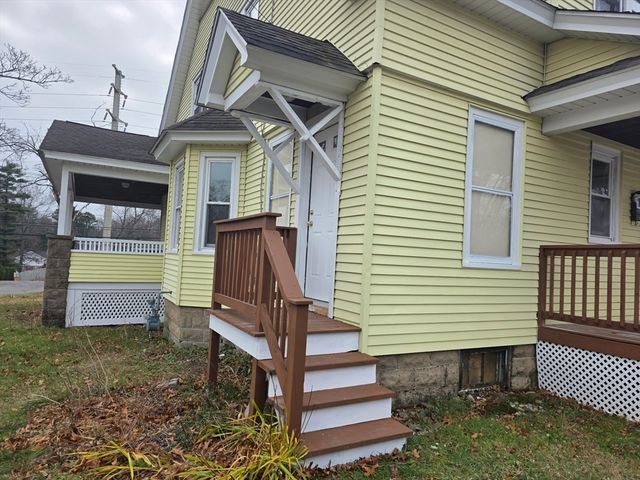 468 Springfield St, Agawam, MA 01001