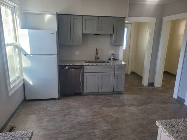 468 Springfield St, Agawam, MA 01001