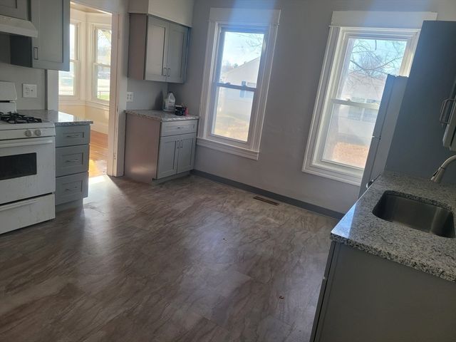 468 Springfield St, Agawam, MA 01001