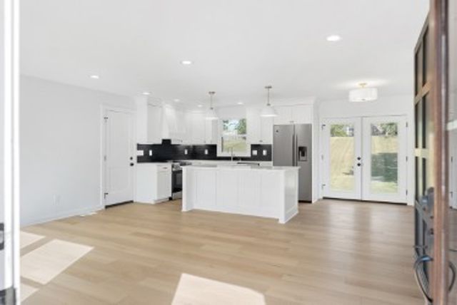 146 Lakeside Park Dr, Hendersonville, TN 37075