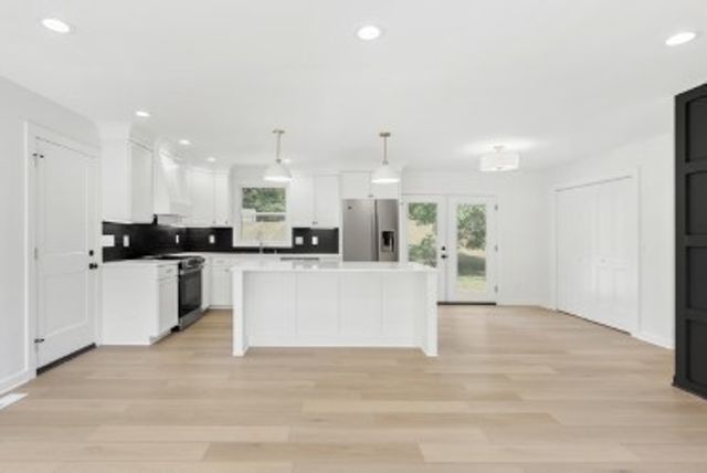 146 Lakeside Park Dr, Hendersonville, TN 37075