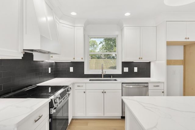 146 Lakeside Park Dr, Hendersonville, TN 37075