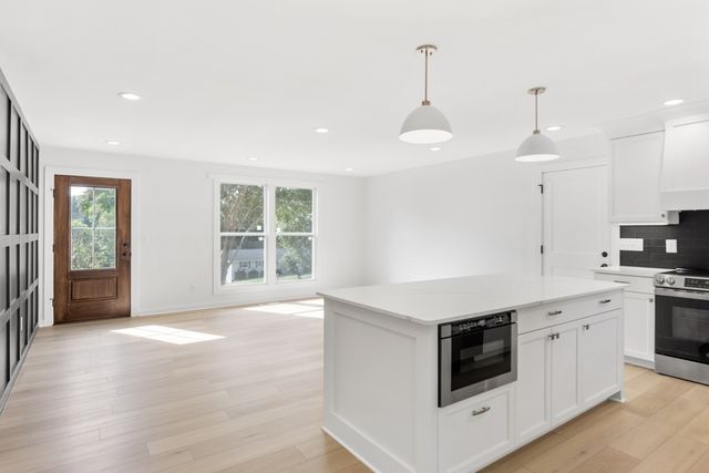 146 Lakeside Park Dr, Hendersonville, TN 37075