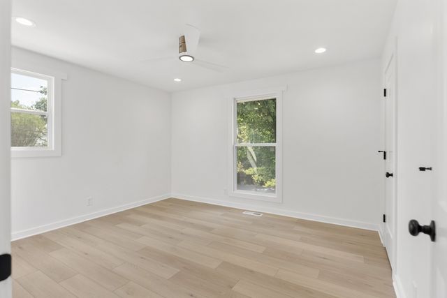 146 Lakeside Park Dr, Hendersonville, TN 37075