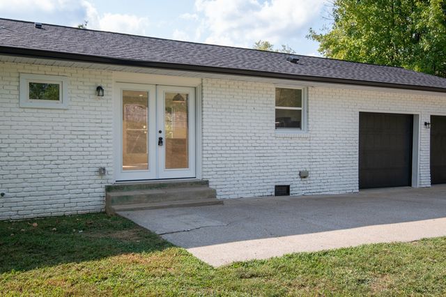 146 Lakeside Park Dr, Hendersonville, TN 37075