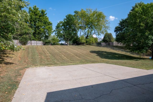 146 Lakeside Park Dr, Hendersonville, TN 37075