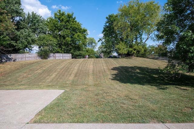 146 Lakeside Park Dr, Hendersonville, TN 37075