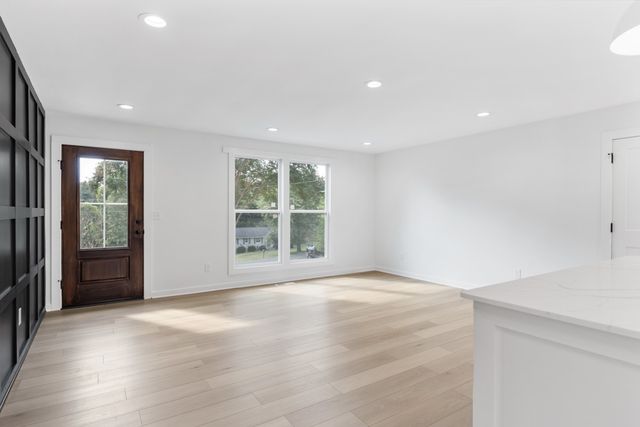 146 Lakeside Park Dr, Hendersonville, TN 37075