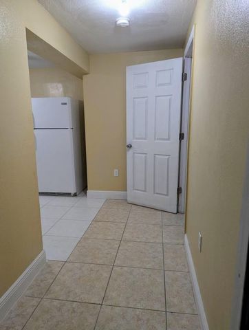 664 W Melrose Cir, Fort Lauderdale, FL 33312