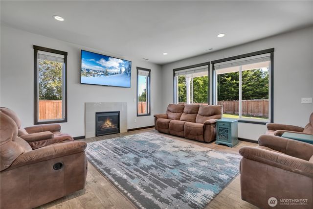610 Rosewood Drive, Buckley, WA 98321