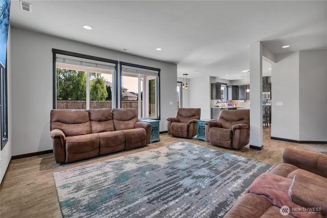 610 Rosewood Drive, Buckley, WA 98321