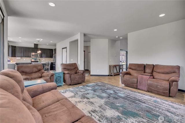 610 Rosewood Drive, Buckley, WA 98321