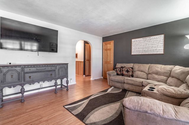 400 W Douglas Avenue, Fergus Falls, MN 56537