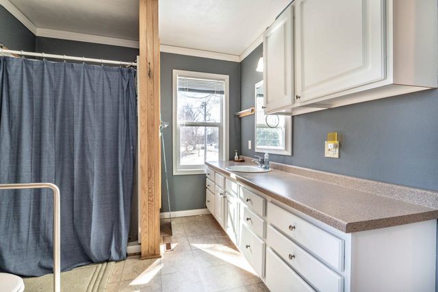 400 W Douglas Avenue, Fergus Falls, MN 56537