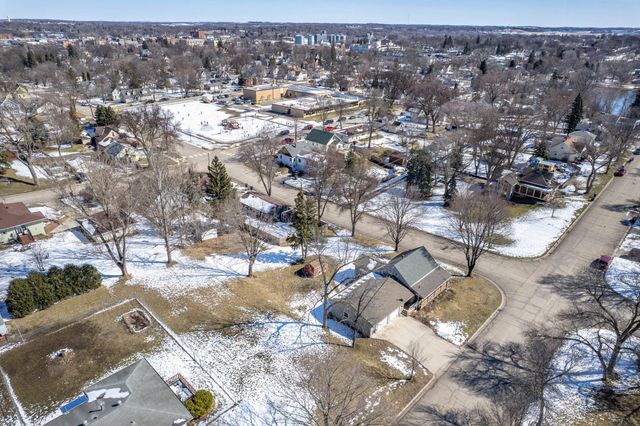 400 W Douglas Avenue, Fergus Falls, MN 56537