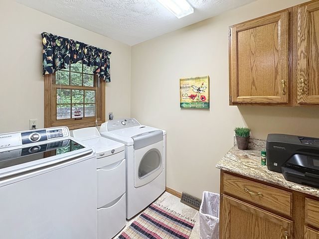 3707 75th Street Court, Moline, IL 61265