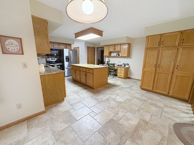3707 75th Street Court, Moline, IL 61265