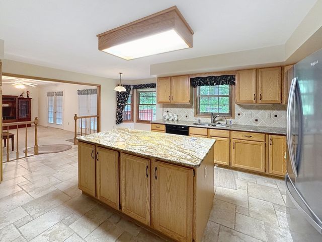 3707 75th Street Court, Moline, IL 61265