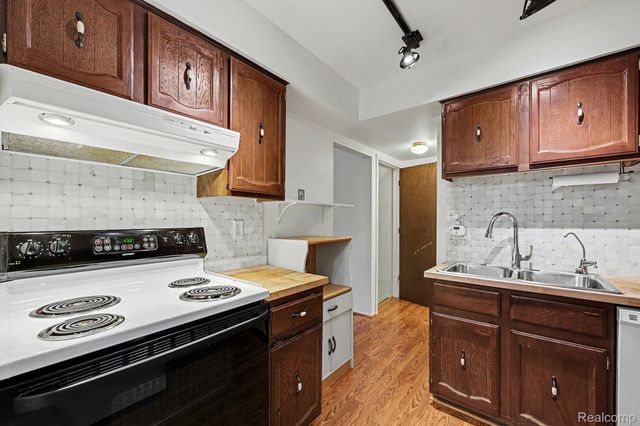 24570 Quad Park Lane, Clinton Charter Township, MI 48035