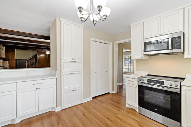 2404 Taylor Lane, Pearland, TX 77581